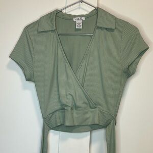 Rue21 Front Tie V-Neck Crop Top w/Collar